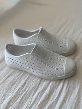 Native Shoes White Slip On Sneakers Waterproof Lightweight Size 6